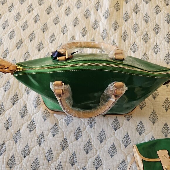 Dooney & Bourke Grass Green Patent Leather Satchel PV68C GG + Wristlet NWT - Picture 16 of 16